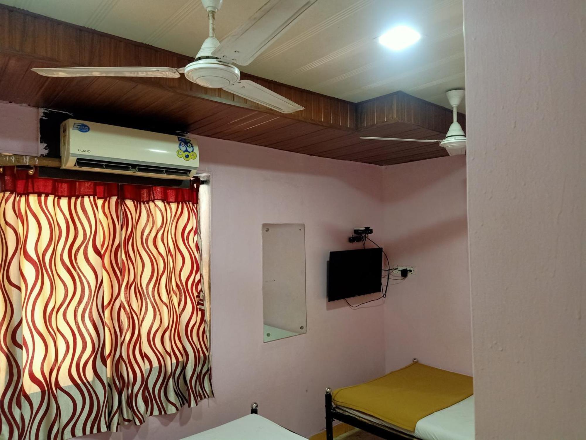 Hotel Central Inn Mumbai Room photo